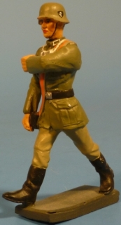 Fahnentrger marschierend