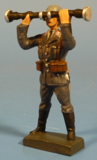 Soldat mit kleinem Entfernungsmesser