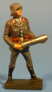 Soldat mit Kartusche
