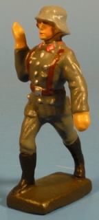 Soldat rechts tragend