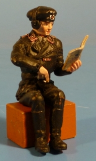 Panzersoldat mit Karte