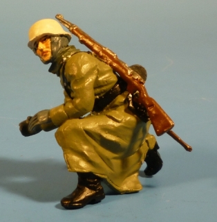 Soldat Lafette haltend