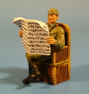 Soldat Zeitung lesend