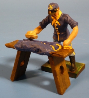 Kavallerist beim Jacke reinigen (Lagerleben)