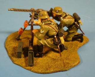 MG-42 Gruppe mit Dreibeinlafette