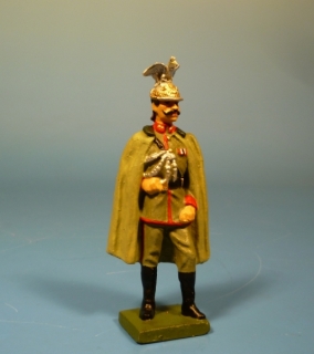 Kaiser Wilhelm der II stehend mit Umhang