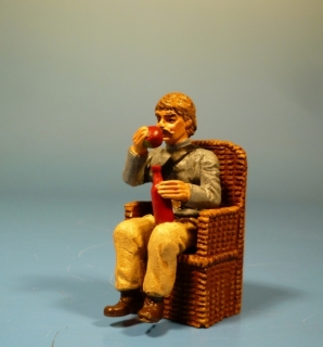 Cowboy sitzend mit Flasche und Apfel