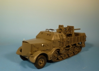 Schwerer FAMO Zugkraftwagen 18 t (Sd. Kfz. 9) Panzerjger mit 8,8 cm Flak