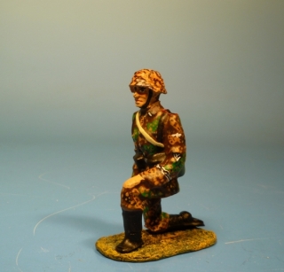 Waffen SS Rottenf�hrer kniend