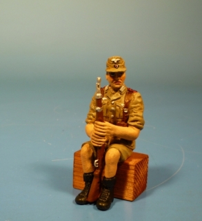 Afrikakorps Soldat sitzend