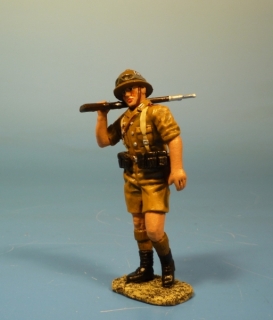 Afrikakorps Soldat mit Karabiner vorgehend