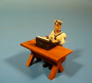 Kriegsmarine Matrose mit Schreibmaschine