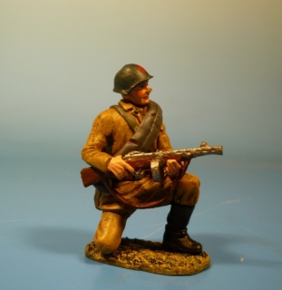 Rote Armee Soldat kniend schie�end mit MP