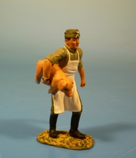 Feldmetzger gehend mit Schwein unter dem Arm