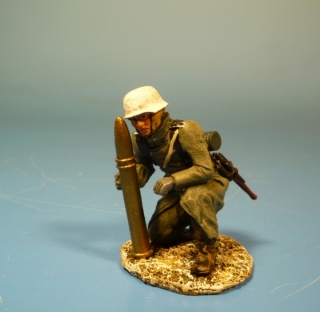 Winter Artillerist mit Granate