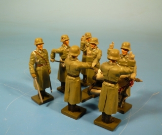 Vereidigungsgruppe: 7 Soldaten beim Fahneneid
