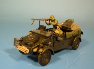 VW Typ 82 Kbelwagen mit MG im Gefecht
