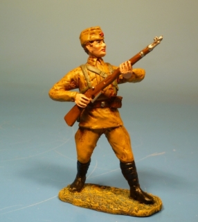 Rote Armee Soldat st�rmend mit Mosin Nagant
