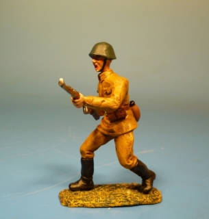 Rote Armee Soldat st�rmend mit Tokarew SWT-40