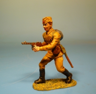 Rote Armee Soldat st�rmend mit PPSh-41