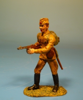 Rote Armee Soldat schie�end mit PPSh-41