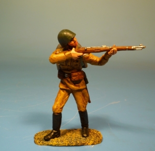 Rote Armee Soldat schieend mit Mosin Nagant