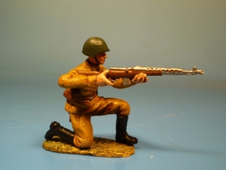 Rote Armee Soldat schie�end mit Tokarew SWT-40