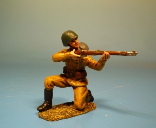 Rote Armee Soldat schie�end mit Mosin Nagant
