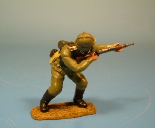 Wehrmacht Soldat mit Karabiner 98k kmpfend