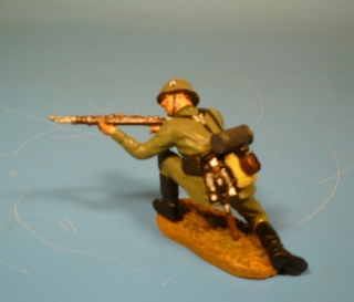 Wehrmacht Soldat mit Karabiner 98k kmpfend