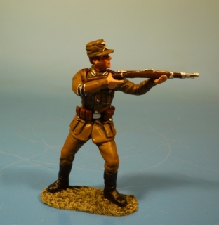 Afrikakorps Soldat mit Karabiner 98k schie�end