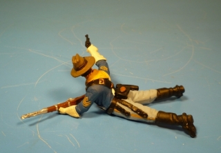 7US Kavallerist liegend mit Revolver schieend