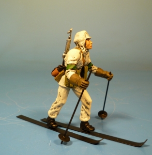Gebirgsjger Skilufer Soldat mit Sturmgewehr 44