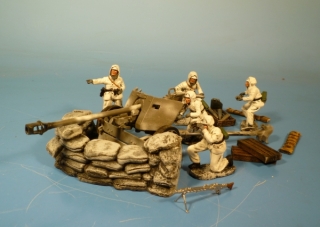 Winter 7,5-cm Pak 40 in Feuerstellung