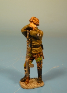Waffen-SS Soldat bei der Kampfpause