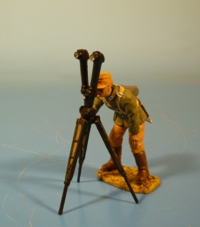 Afrikakorps Soldat mit Scherenfernrohr