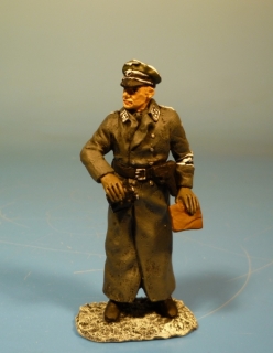 Waffen-SS Offizier im Mantel