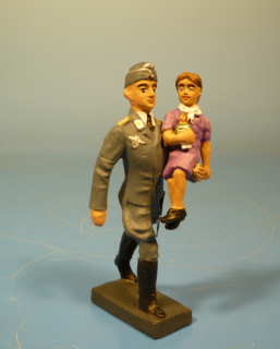 Luftwaffe Offizier mit Kind auf dem Arm