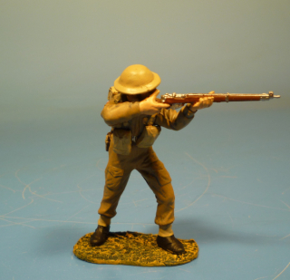 Britischer Soldat mit Gewehr schie�end