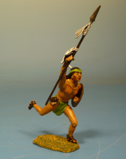 Indianer strmend mit Schild und Speer