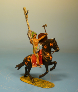 Indianer zu Pferd mit Skalpstange, Tomahawk und Schild